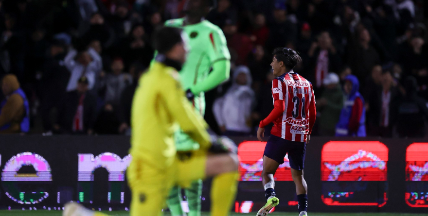 CHIVAS GANA DE ÚLTIMO MINUTO EN JUÁREZ