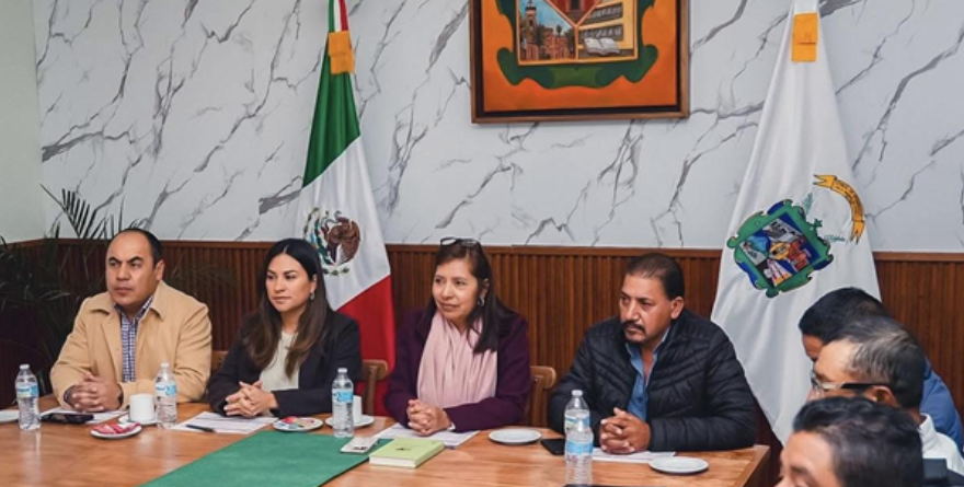 Revisan proyectos viales en comunidades de Matehuala