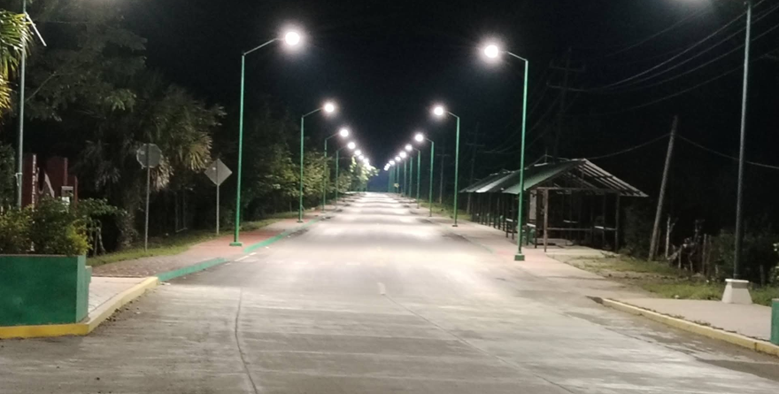 Iluminan calles de Tampamolón