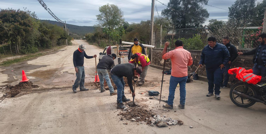 Reparan red de agua en La Labor