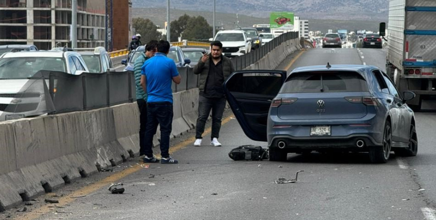 Choque genera caos vial en Circuito Potosí