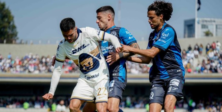 Tristes Pumas empatan ante Gallos