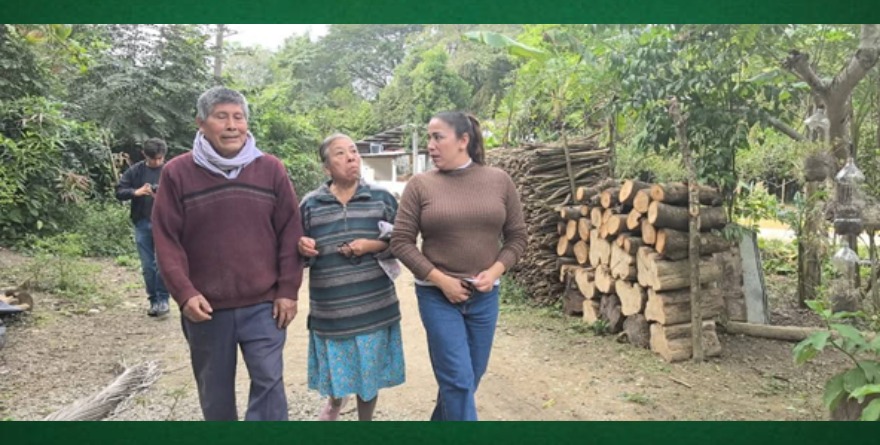 Alcaldesa de Axtla supervisa rehabilitación de viviendas
