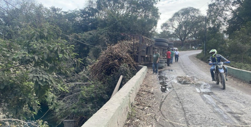 La caña no llegó al ingenio… se fue al río