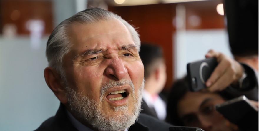 DESCONOCE VERDE A ADÁN COMO SU INTERLOCUTOR