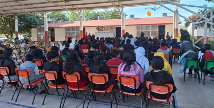 Ciudad Fernández: alumnos y familias participan en plática sobre derechos y valores
