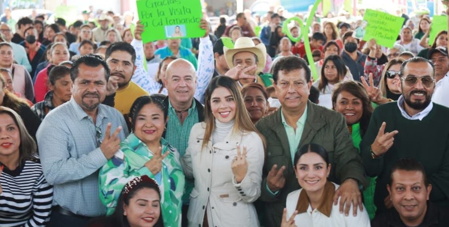 SENADORA ENTREGA APOYOS A GRUPOS VULNERABLES