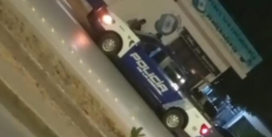 Policía capitalina hostiga a trabajador