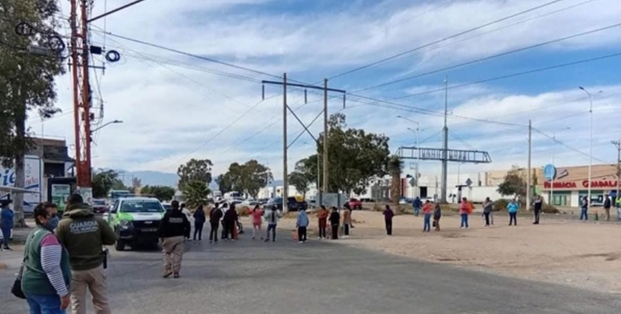 Bloquean avenida Cactus