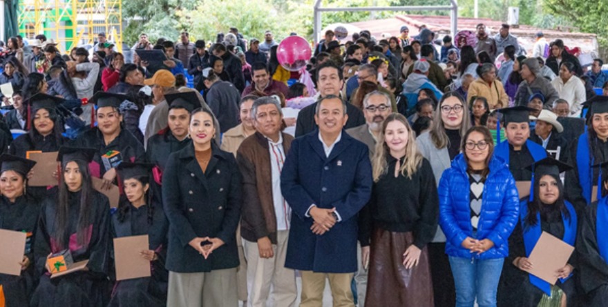 Reconocen formación académica en Matlapa