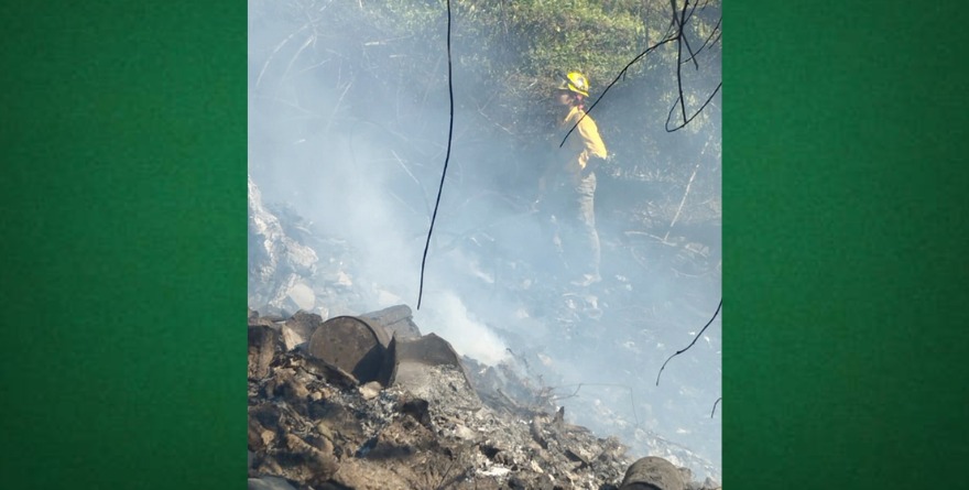 Sofocan incendio urbano en Valles