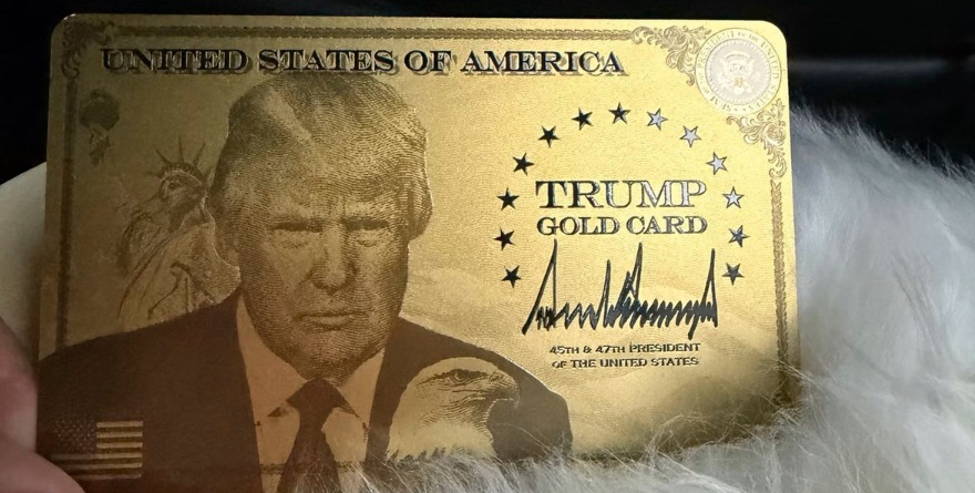 PRESUME NICKI MINAJ ‘VISA DORADA’ QUE LE DIO TRUMP