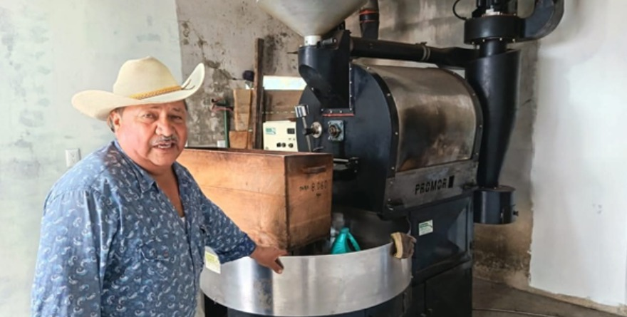 ¡Más café por favor!