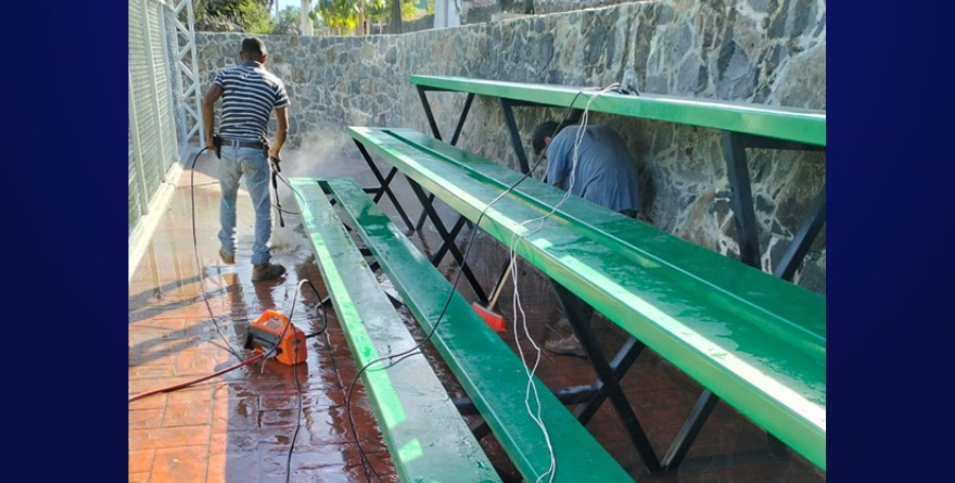 Mantenimiento a cancha del Barrio de Santiago