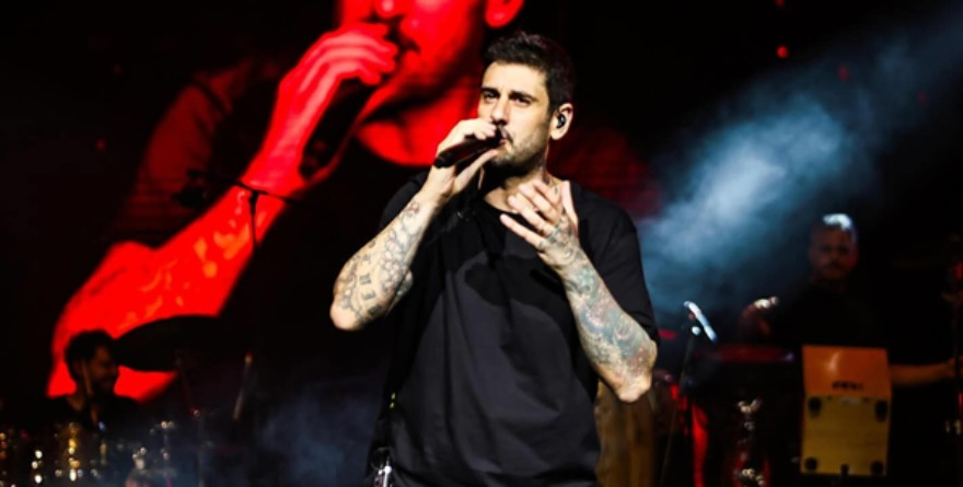 Melendi adelanta concierto