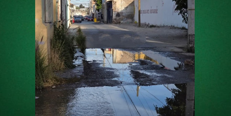 Fuga de agua en Barrio de Santiago