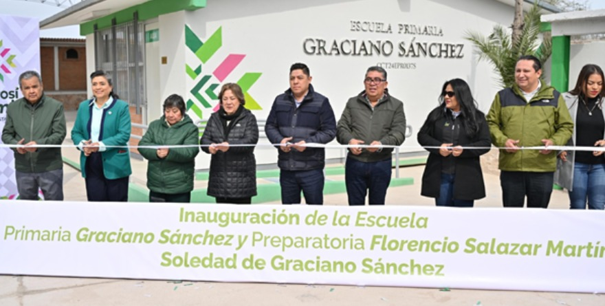 Gallardo entregó escuelas de lujo