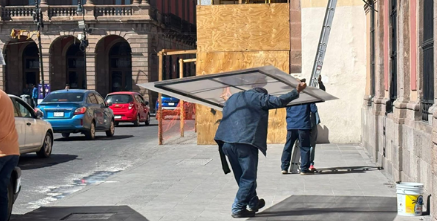 Ante protestas del 8M, UASLP blinda su edificio