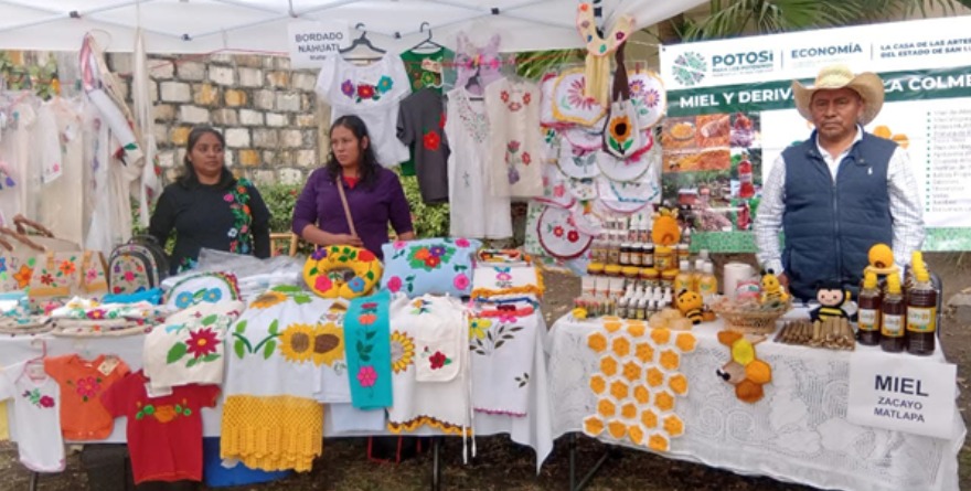 Matlapa destaca en tianguis artesanal