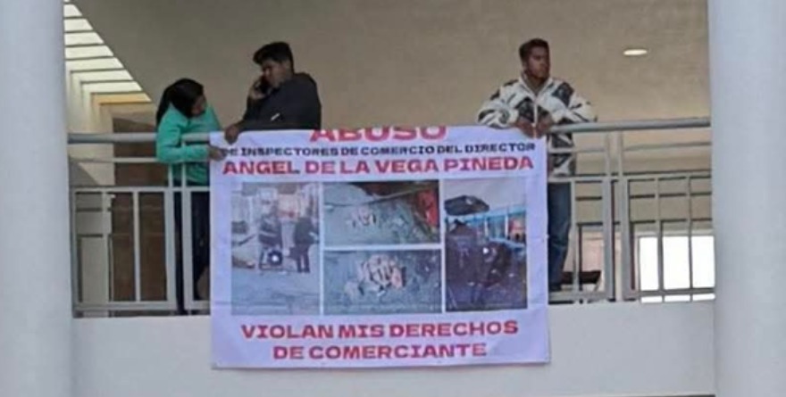 Exhiben al director de comercio de la capital