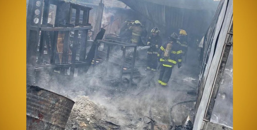 Controlan incendio en taller de carpintería