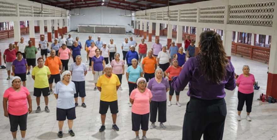 Promueven bienestar con zumba a jubilados