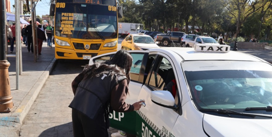 Ordenan transporte en la Alameda
