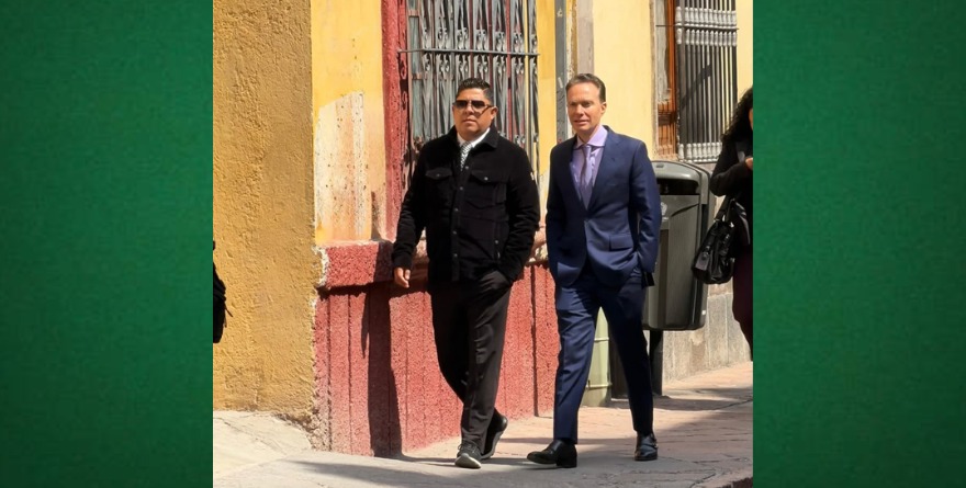 Va Gallardo a cita de la Constitución