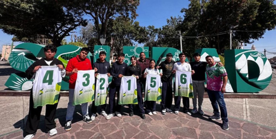 Entregan uniformes para la CONADE
