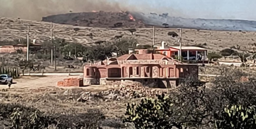 Corporaciones combaten incendio en Mexquitic