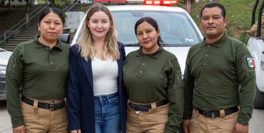 Fortalecen identidad con la entrega de uniformes