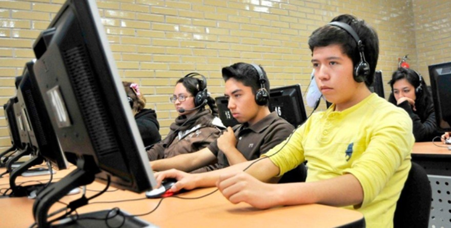 Papás mueven cielo y tierra para conectar a sus hijos