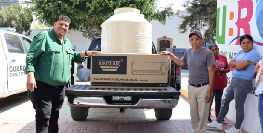 Entrega de apoyos sociales en Cárdenas