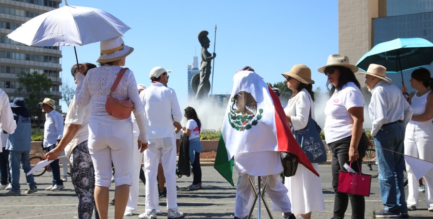 REALIZAN CADENA HUMANA CONTRA REFORMA ELECTORAL