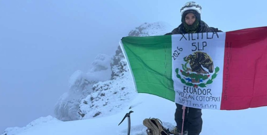 Xilitlense conquista cumbre de volcán