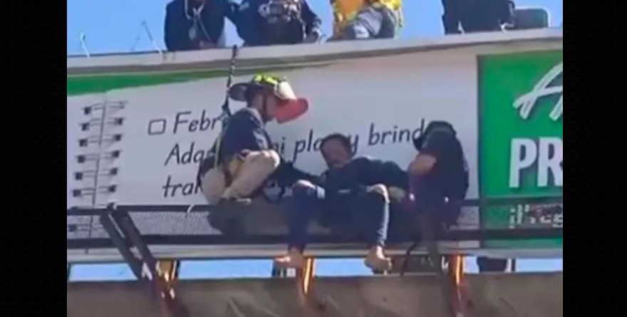 Se quedó a medio salto