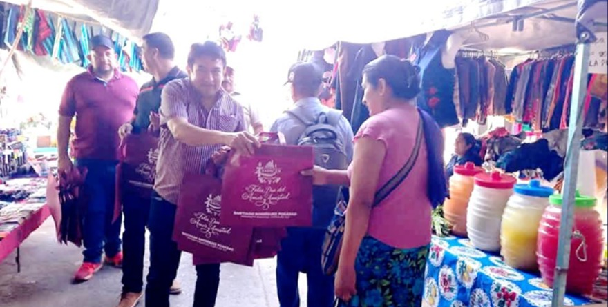 Recorrido de alcalde con aroma electoral