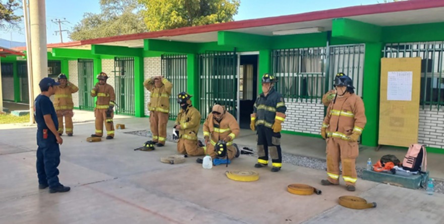 Refuerzan auxilio contra incendios