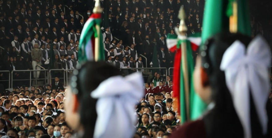 Juramento reúne a miles en Arena Potosí