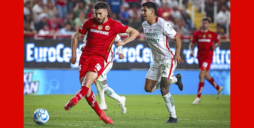 GOLEA EL BICAMPEÓN TOLUCA AL NECAXA Y SIGUE INVICTO