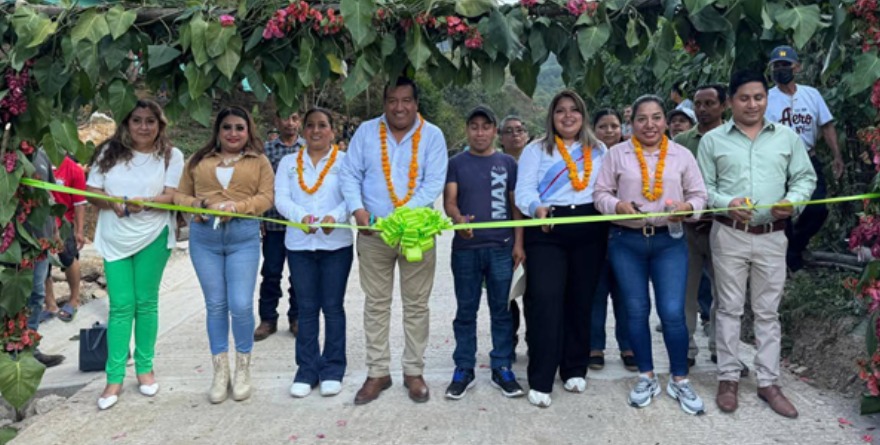 Inauguran pavimentación en Coapilol, Tamazuchale