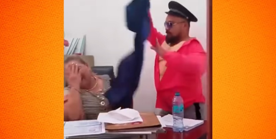 Arman espectáculo erótico en regiduría