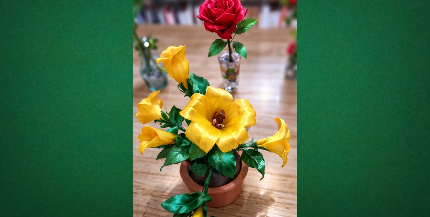 Fortalecen emprendimiento con la elaboración de rosas