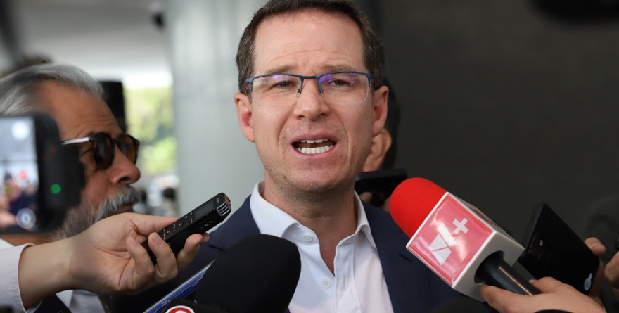 ABREN PUERTA A LOS ACORDEONES