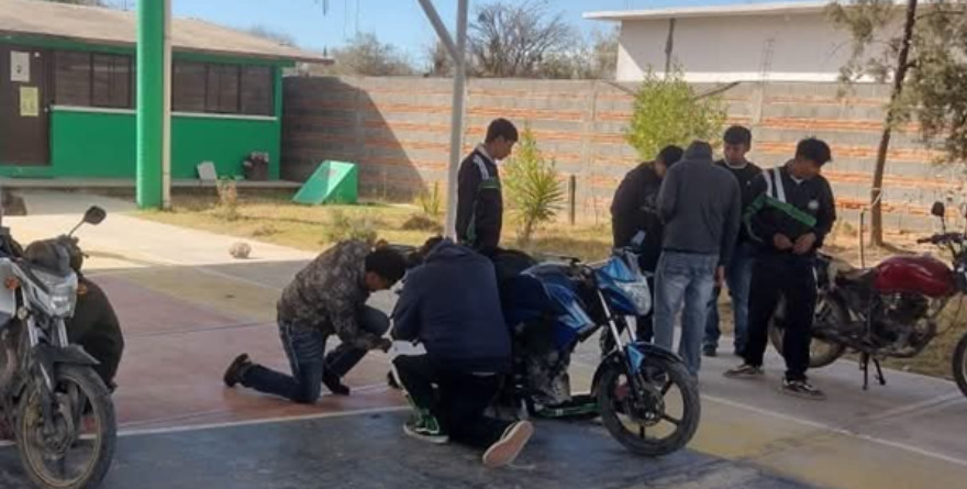 Imparten curso de mecánica