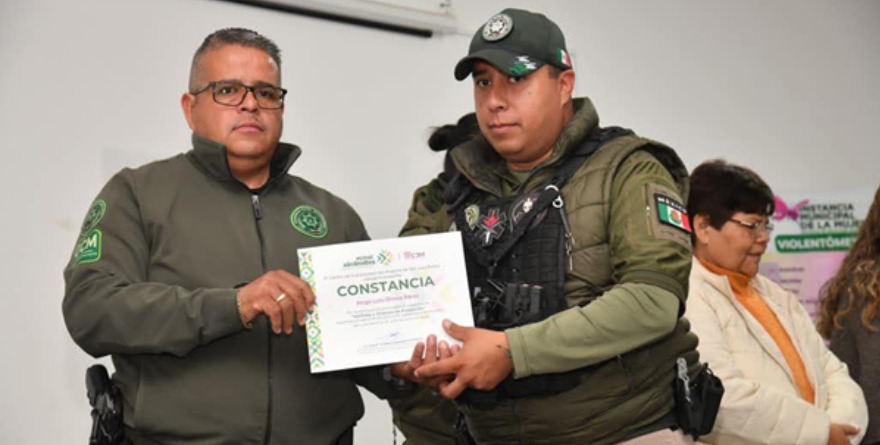 Capacitan a policías en violencia familiar