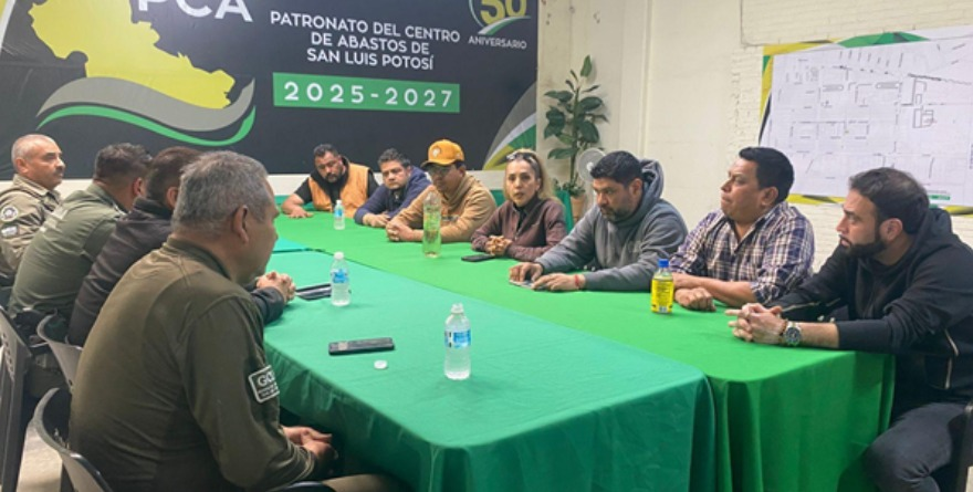 A jitomatazo limpio en Abastos