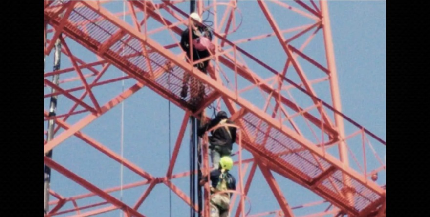 Jesús sube a antena más de 100 m. en Ciudad Valles