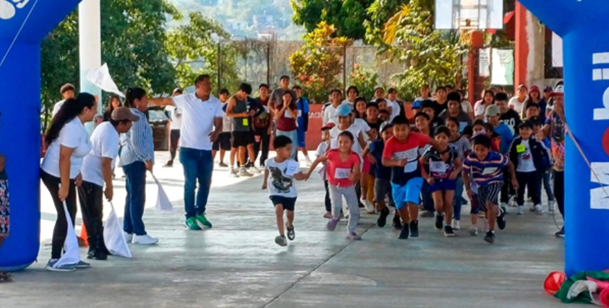 Carrera promueve salud comunitaria