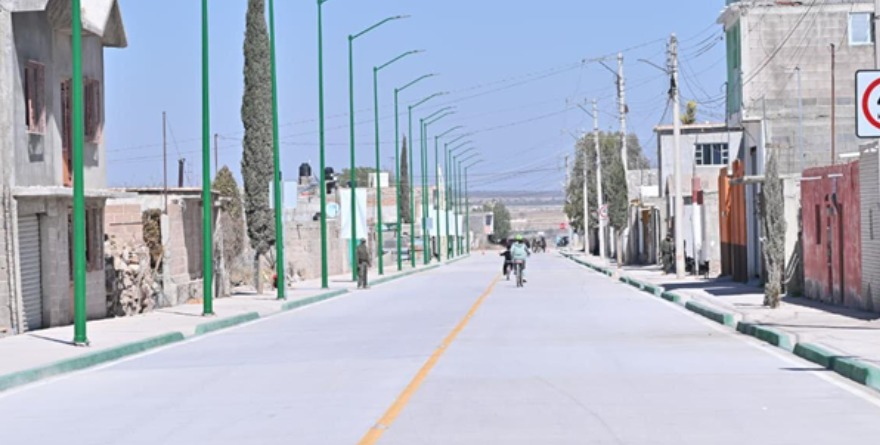 Familias reconocen obras estatales